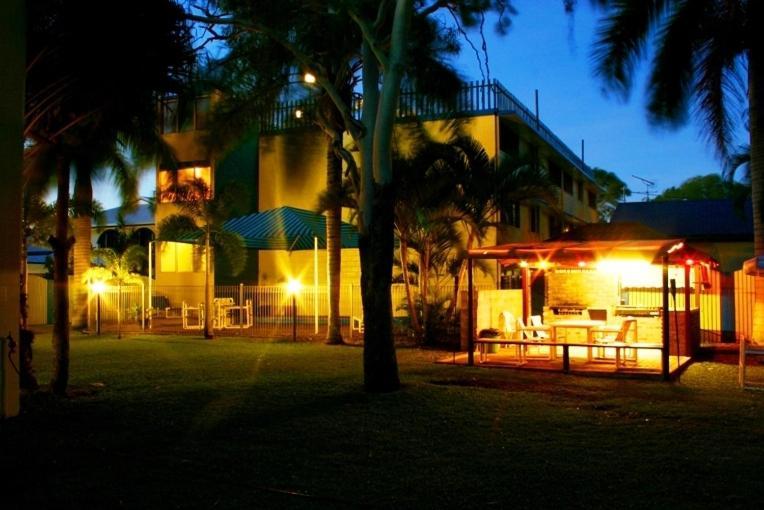 Aparthotel Sky View Units Bowen Esterno foto